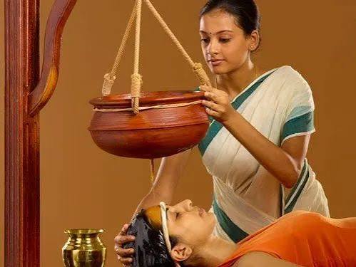 Shirodhara Panchakarma therapy at Ayusparsh Clinic Pune